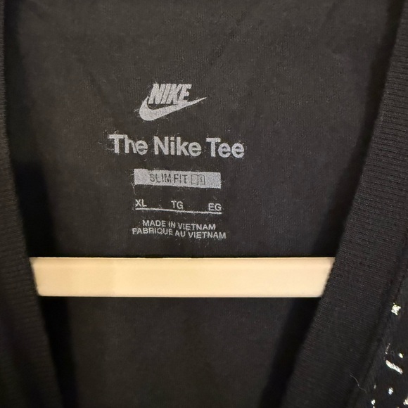 Nike Women's Short Sleeve Black and White crop top - Picture 3 of 6